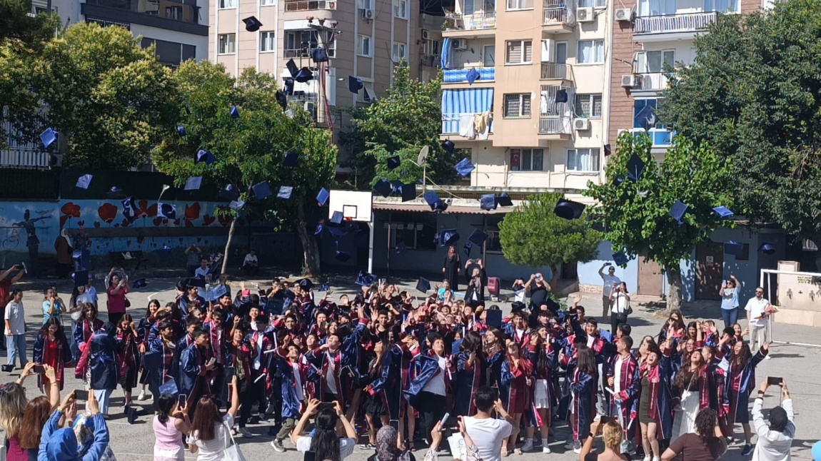 OKUL MÜDÜRÜ'MÜZ SAYIN MURAT CUMHUR ACAR'IN MEZUNİYET KONUŞMASI